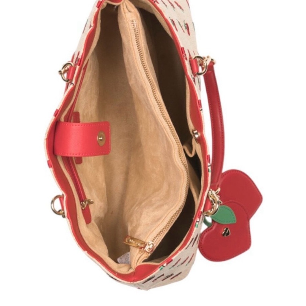 ☀️Betsey Johnson Cherry Straw Tote Scalloped Top Bag - Picture 3 of 9